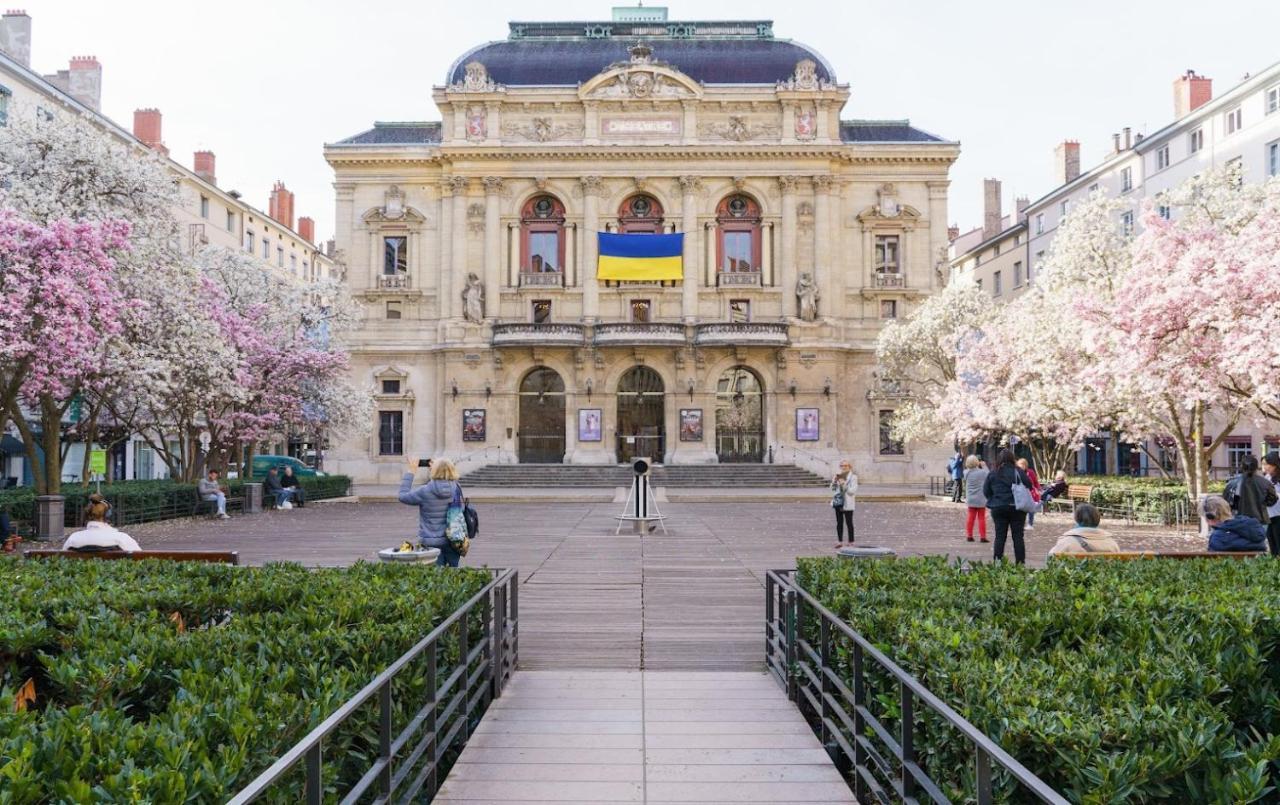 Hotel Du Theatre Лион Экстерьер фото